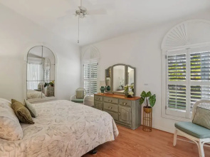 Relaxed Tropical Retreat 5 Miles To Beach 3 Bedroom Home