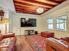2 Mi to Fairhope Pier: Home w/ Large Yard!