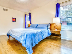 Central Memphis Home: MCM Decor, Walk to Midtown!