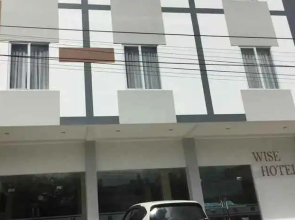 Wise Hotel Tomohon