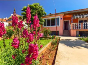 Holiday House Anica 1313