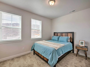 Inviting Hideout Townhome w/ Balcony & Lake Views!