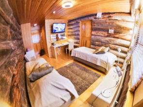 Kuukkeli Log Houses Teerenpesä