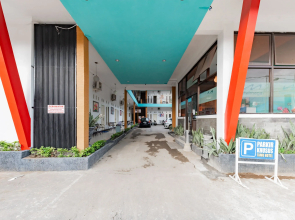 RedDoorz Near Kejaksan Station Cirebon