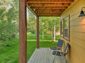 Near Skiing & Hiking: Inviting Retreat in Victor!