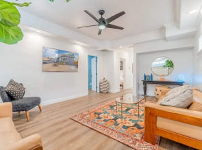 Stylish 2-bedroom Walking Distance to Downtown