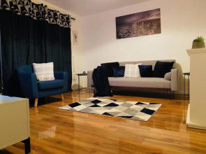 Cheerful Home Near City Centre,Station& Racecourse