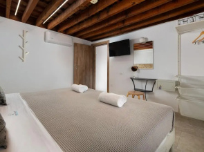 Lindos Citrin Suites