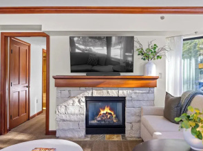 1BR Corner King Suite w/ Pool, Hot Tub & Golf