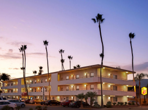 Super 8 By Wyndham Santa Barbara/Goleta