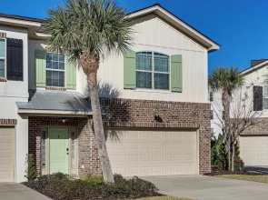 3 Mi to Pier Village: Dog-friendly St Simons Home!