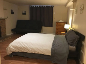 Brighton Retreat (Walk to Metro)
