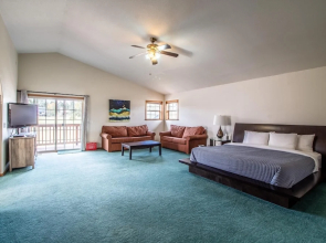 Pet Friendly Large Great Mountain Gathering