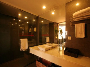 Yi-Wu Commatel Hotel