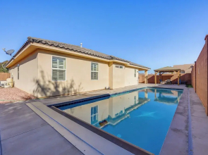 Utah Retreat w/ Heated Pool, Grill & Fire Pit!