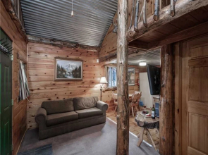 Brother Bear 1 Bedroom Front Porch Midtown Sleeps 5