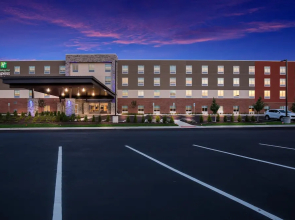 Holiday Inn Express & Suites Chicago - Hoffman Estates