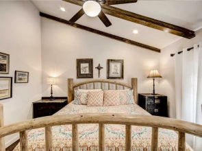 Alto Lakes - Four Bedroom Cabin with Hot Tub