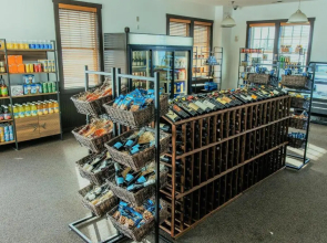 Stroll to Slopes, Village Area, Ski in-out MtLodge 236