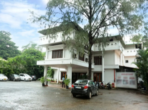 Oyo 15992 Central Hotel