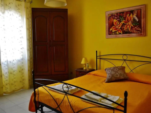 Yellow Room - B b S Elia