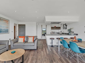 7 Waterstone House