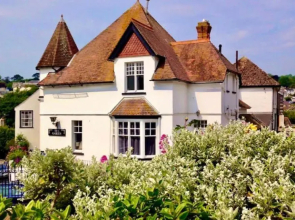Quirky Lyme Regis Apartment Near Beach