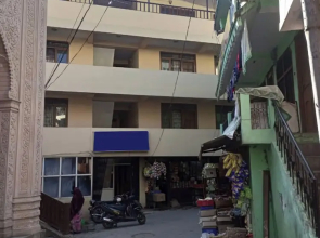 Goroomgo Shah Guest House Nainital