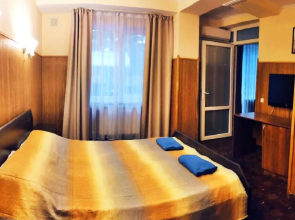 Raj Hotel