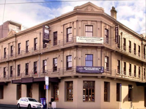 The Cambridge Hotel & Backpackers