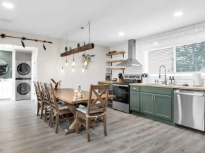 Spacious 4BR Home Near Grand Canyon Sleeps 10