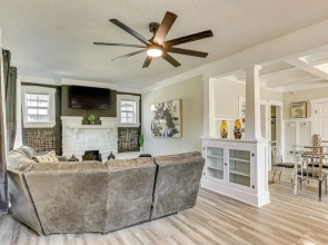 3 Mi to Dtwn: Memphis Family Home