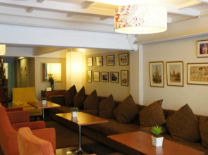 Ratchadamnoen Residence