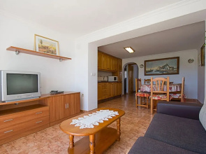 Villa - 9 Bedrooms with Pool and WiFi - 104985