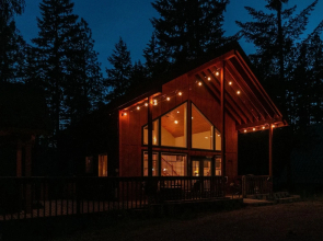Base Camp Lodge Chalet 2 NW Comfy Cabins