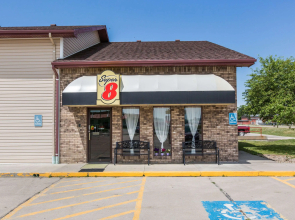 Super 8 by Wyndham Wayne