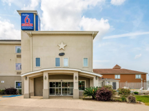Oyo Townhouse Sulphur,LA Extended Stay I-10