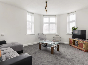 Lima Apartments - Large 3 Bedroom Apartment, sleeps up to 5 people ideal for Contractors and large families! Free Parking & Wifi