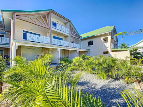 Maracuja 7, Orient Bay village, walkable beach at 100m