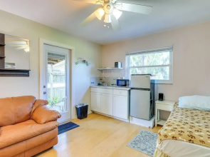Walkable Studio in Pinellas Park w/ Desk & Patio
