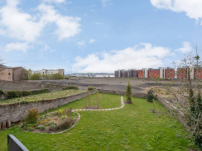 Roseangle - Spacious Family Apartment With South Facing Garden