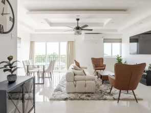 Luxe City Oasis 2BR with Pool & Gym