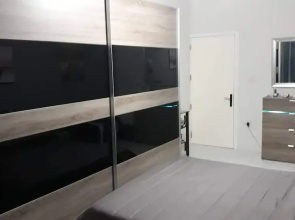 Room-very Bright Well Kept Apartment