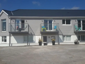 Beach Cottage near the shore