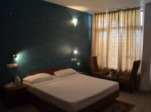 Hotel Shine 72