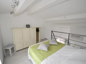 House With one Bedroom in Lauris, With Pool Access, Enclosed Garden an