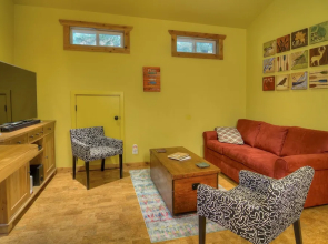 Fish Lake Loft - One Bedroom Cabin with Hot Tub