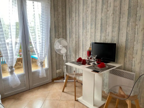 studio indépendant dans villa avec piscine jacuzzi