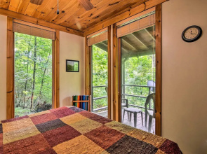 Robbinsville Cabin w/ Deck: 3 Mi to Fontana Lake!