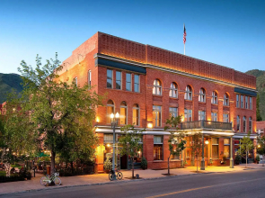 Hotel Jerome, Auberge Collection